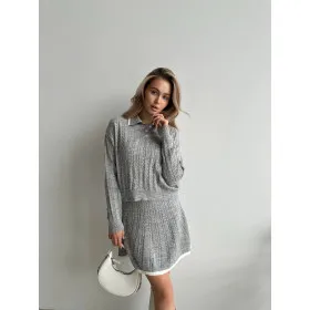 Жіночий костюм в'язаний в стилі Old money