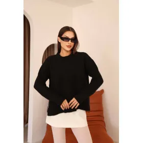 Светр з трикотажу з бічними розрізами