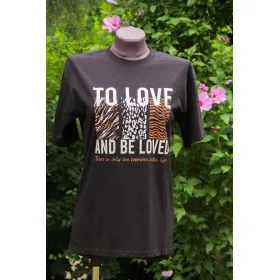 Футболка чорна з надписом To Love and Be Loved